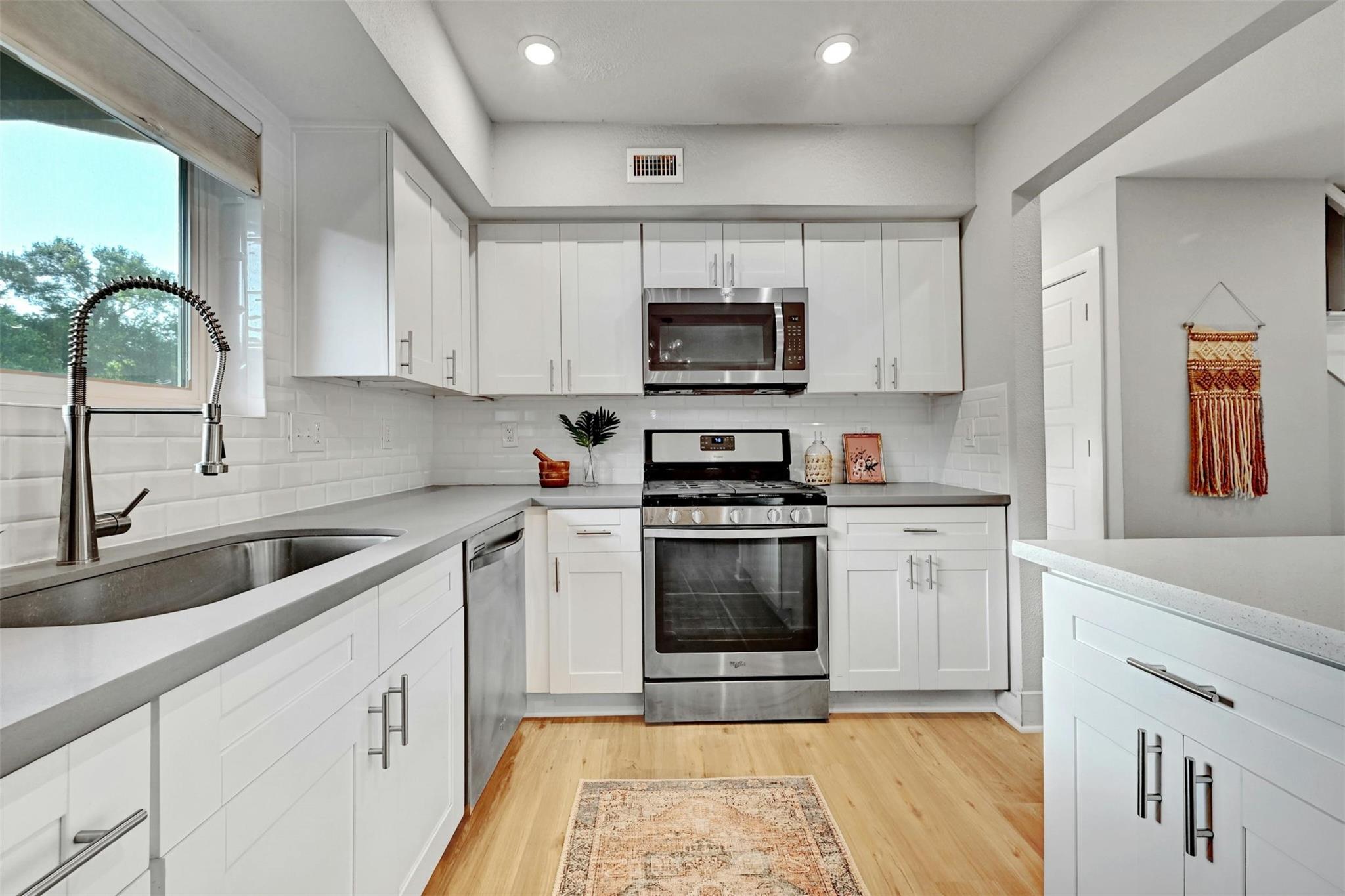 6113 Reicher Drive Austin TX 78723
