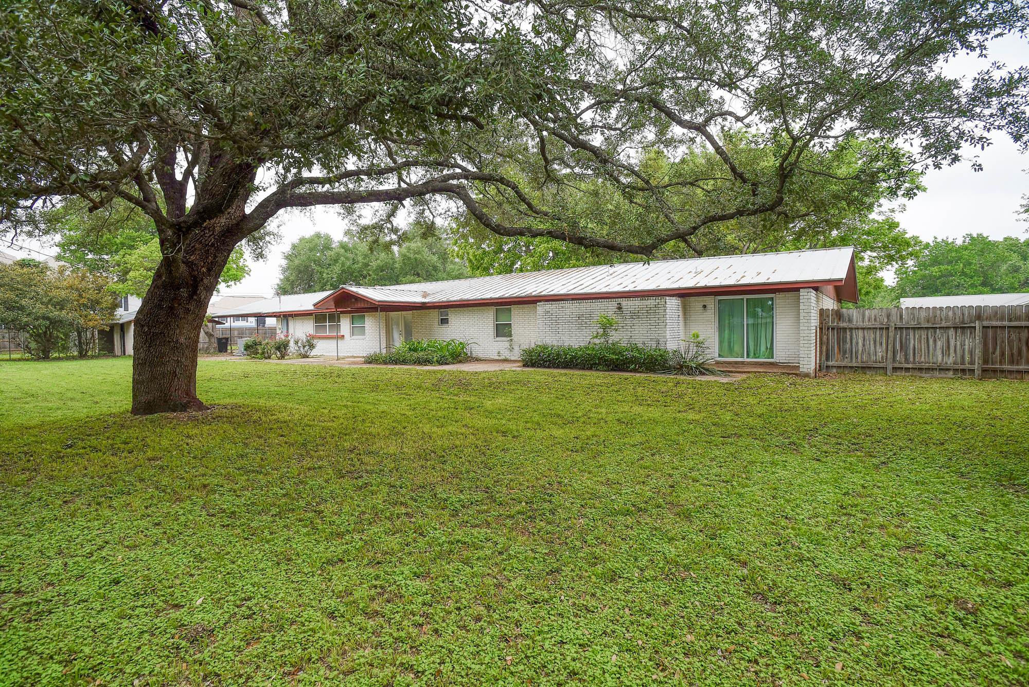 204 Maynard Street Bastrop TX 78602