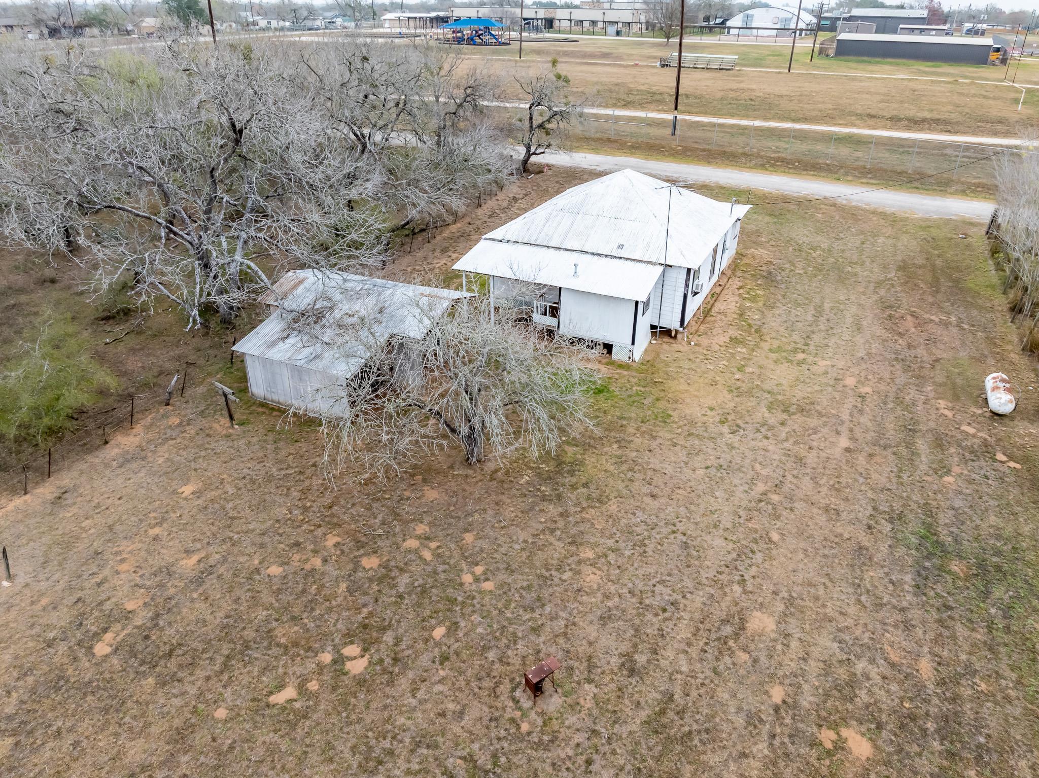 406 Carpenter Street Smiley TX 78159