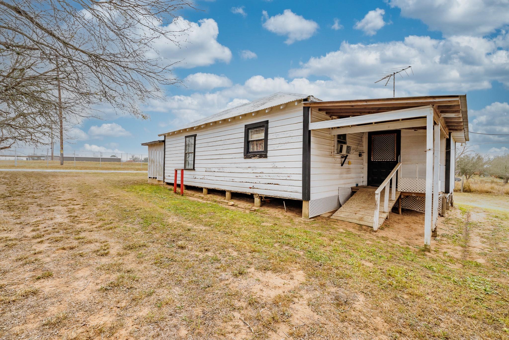 406 Carpenter Street Smiley TX 78159