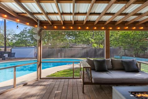2406 Elmglen Drive Austin TX 78704