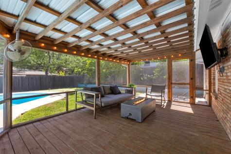 2406 Elmglen Drive Austin TX 78704
