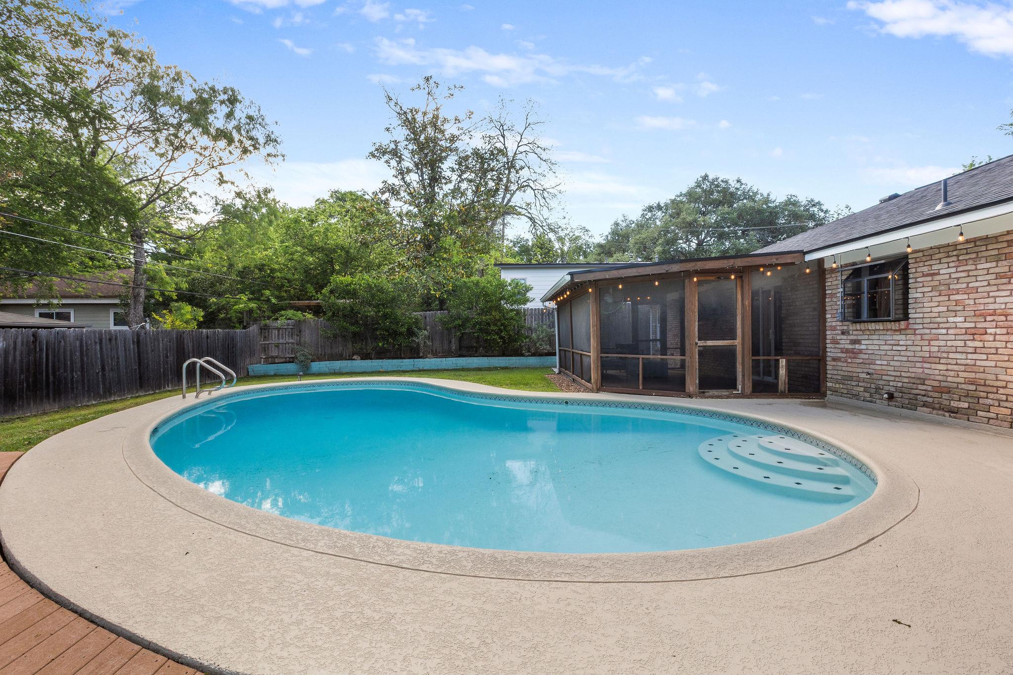 2406 Elmglen Drive Austin TX 78704