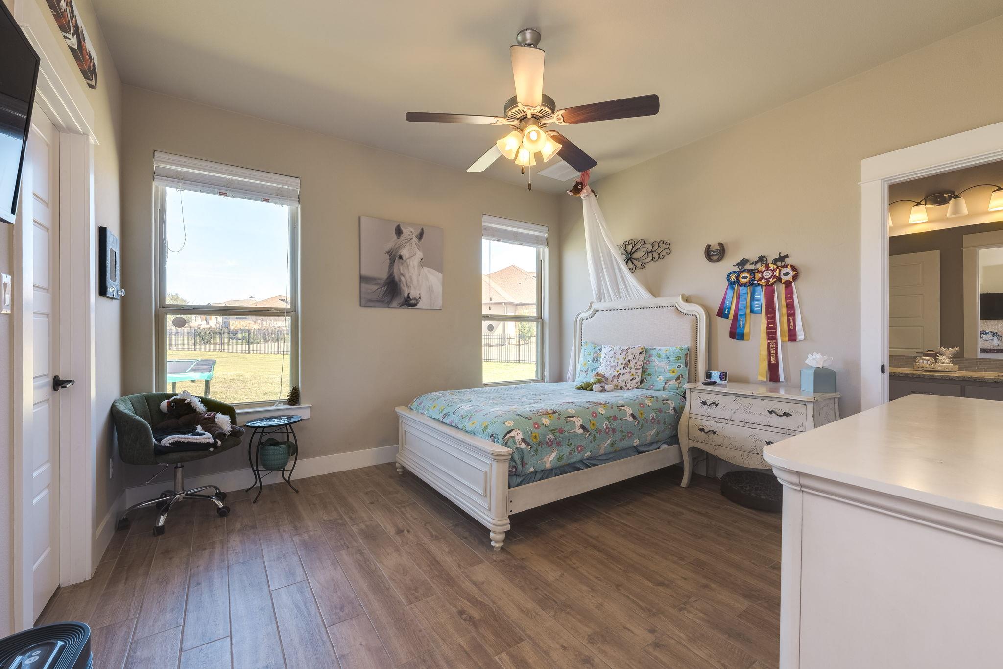 100 Noble Log Grove Liberty Hill TX 78642