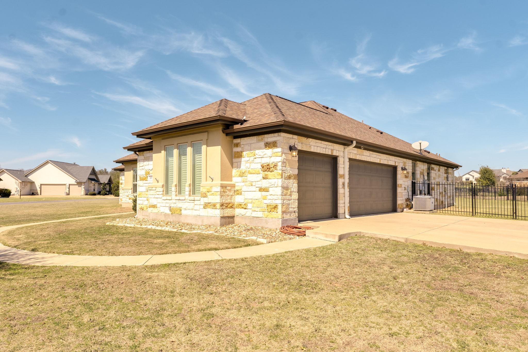 100 Noble Log Grove Liberty Hill TX 78642