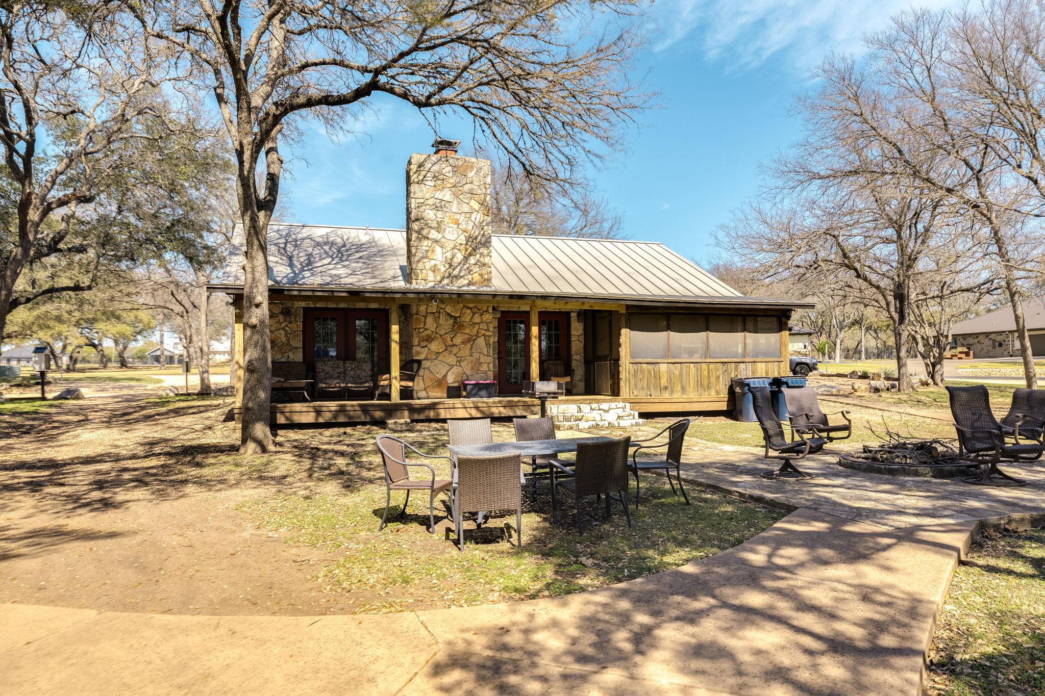 100 Noble Log Grove Liberty Hill TX 78642