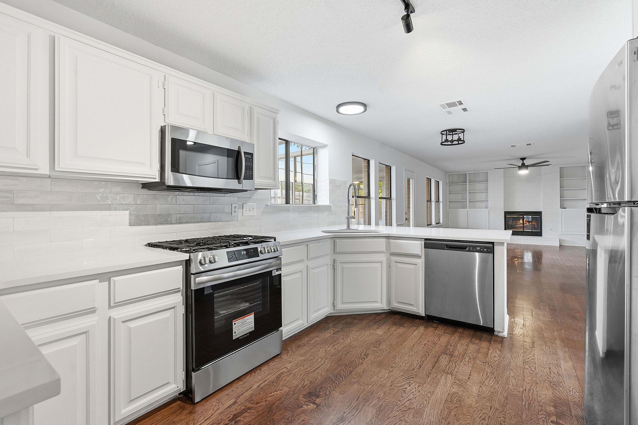 1106 Split Oak Cove Pflugerville TX 78660