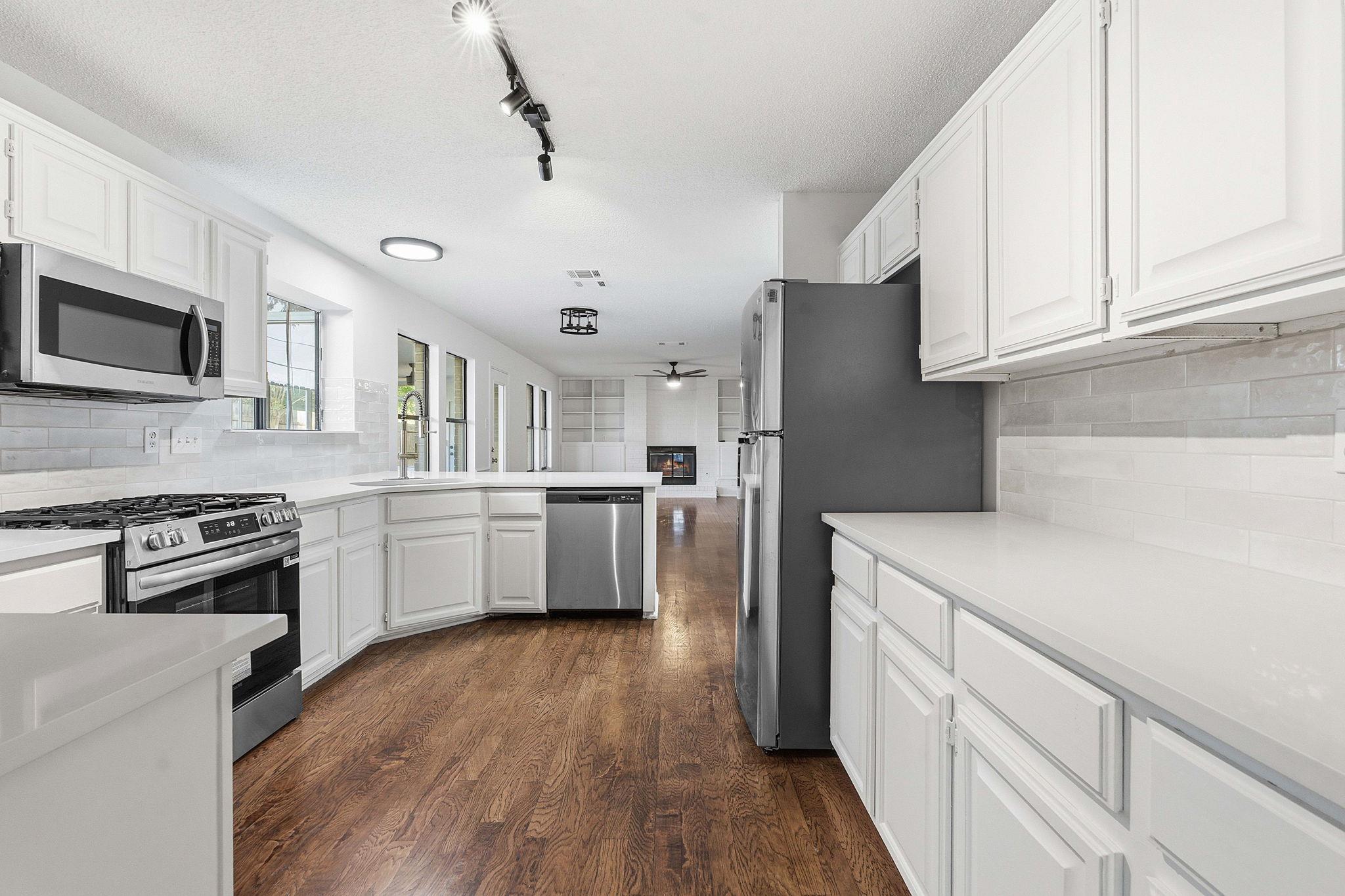 1106 Split Oak Cove Pflugerville TX 78660