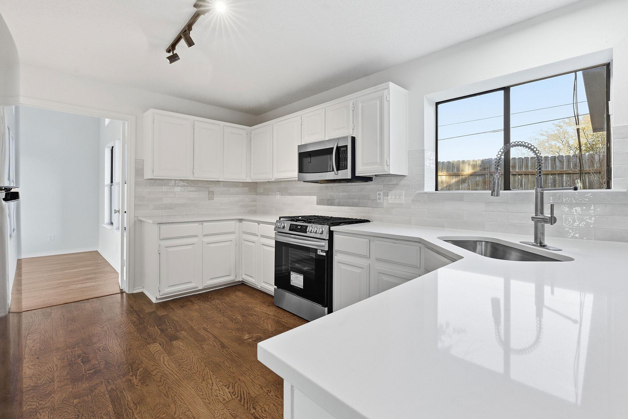 1106 Split Oak Cove Pflugerville TX 78660