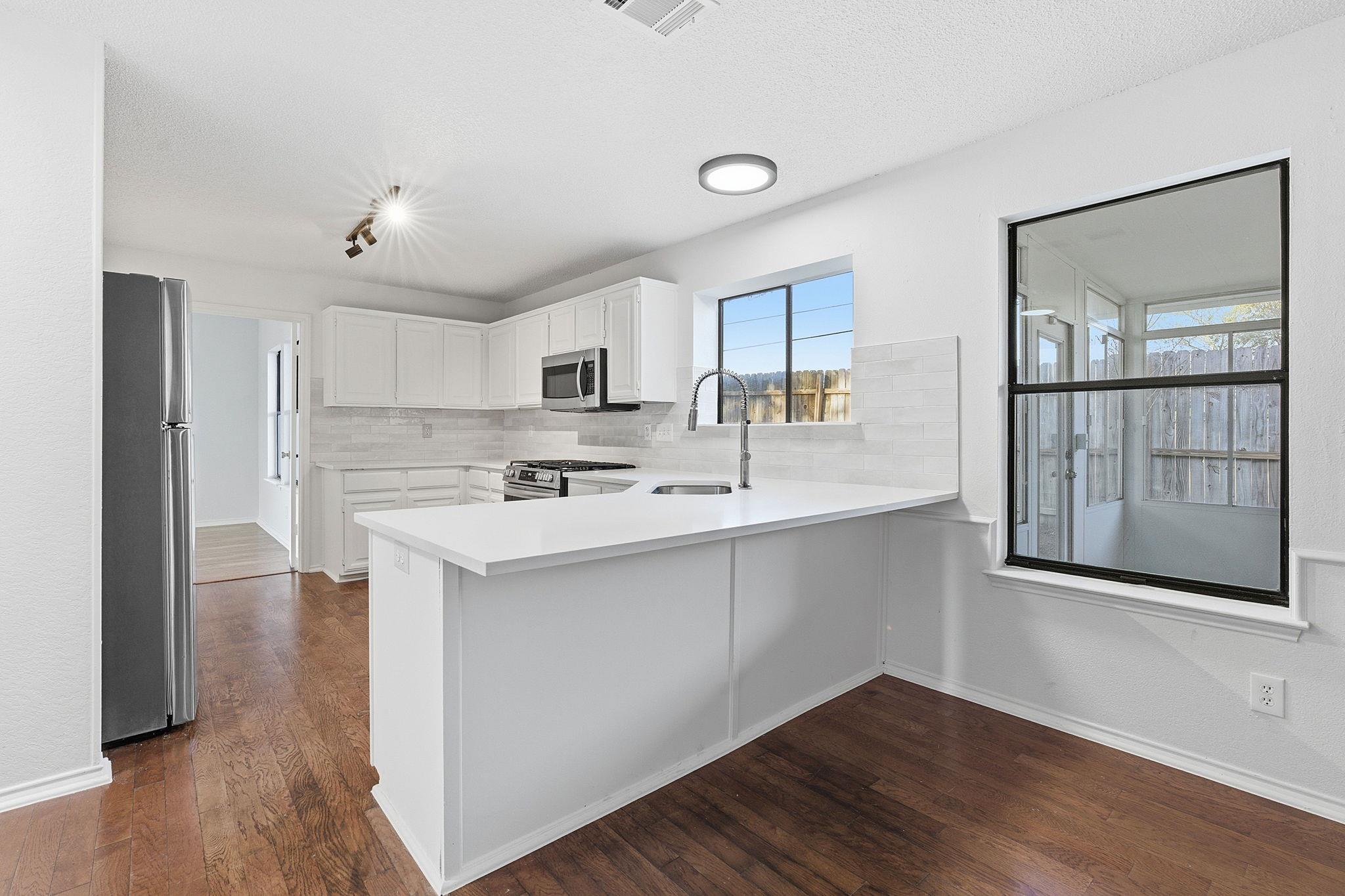 1106 Split Oak Cove Pflugerville TX 78660