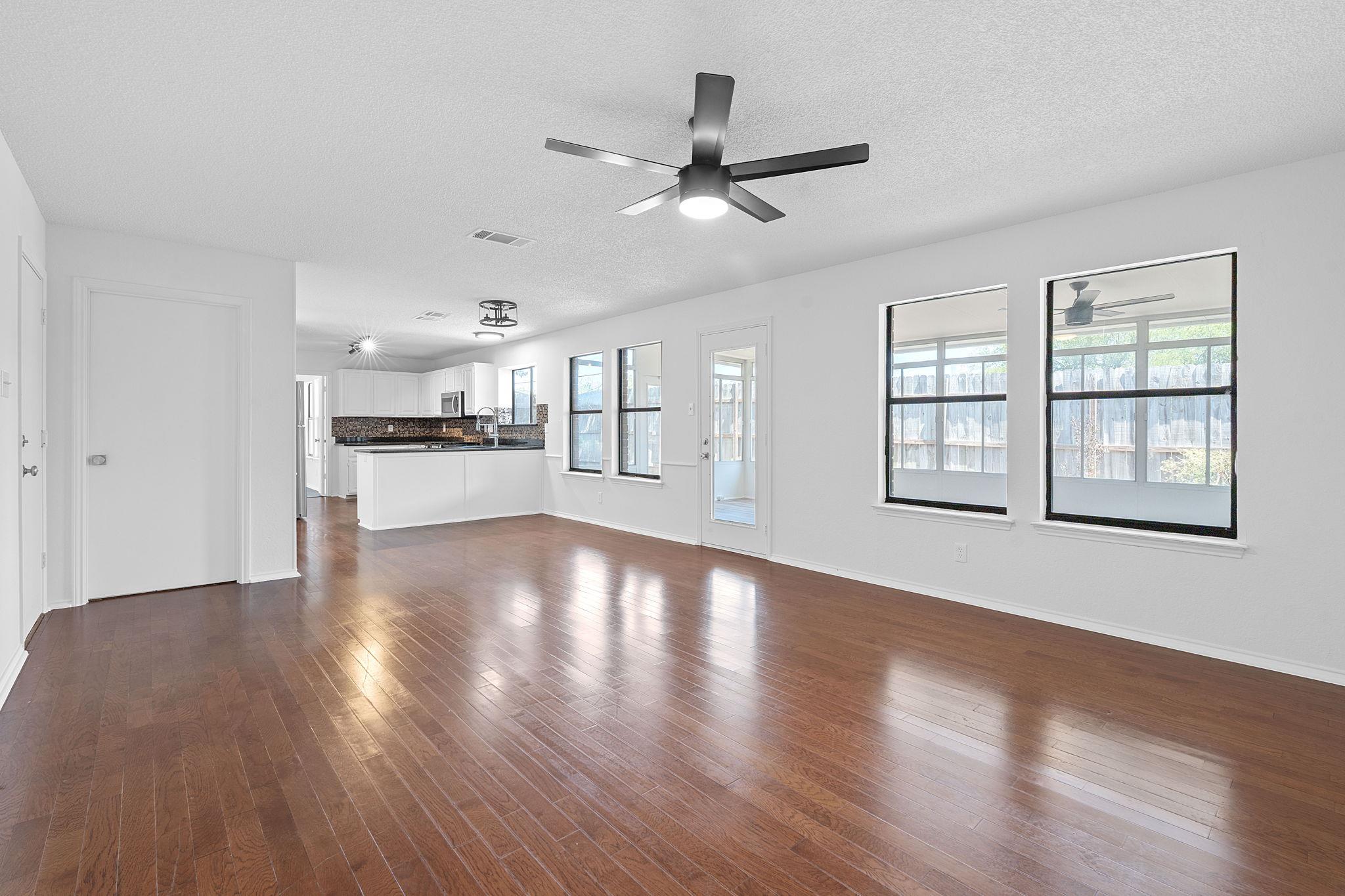 1106 Split Oak Cove Pflugerville TX 78660
