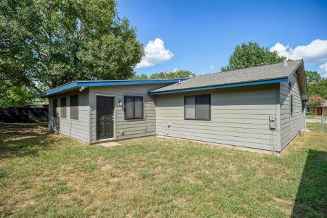 1037 Wilkes Circle Smithville TX 78957