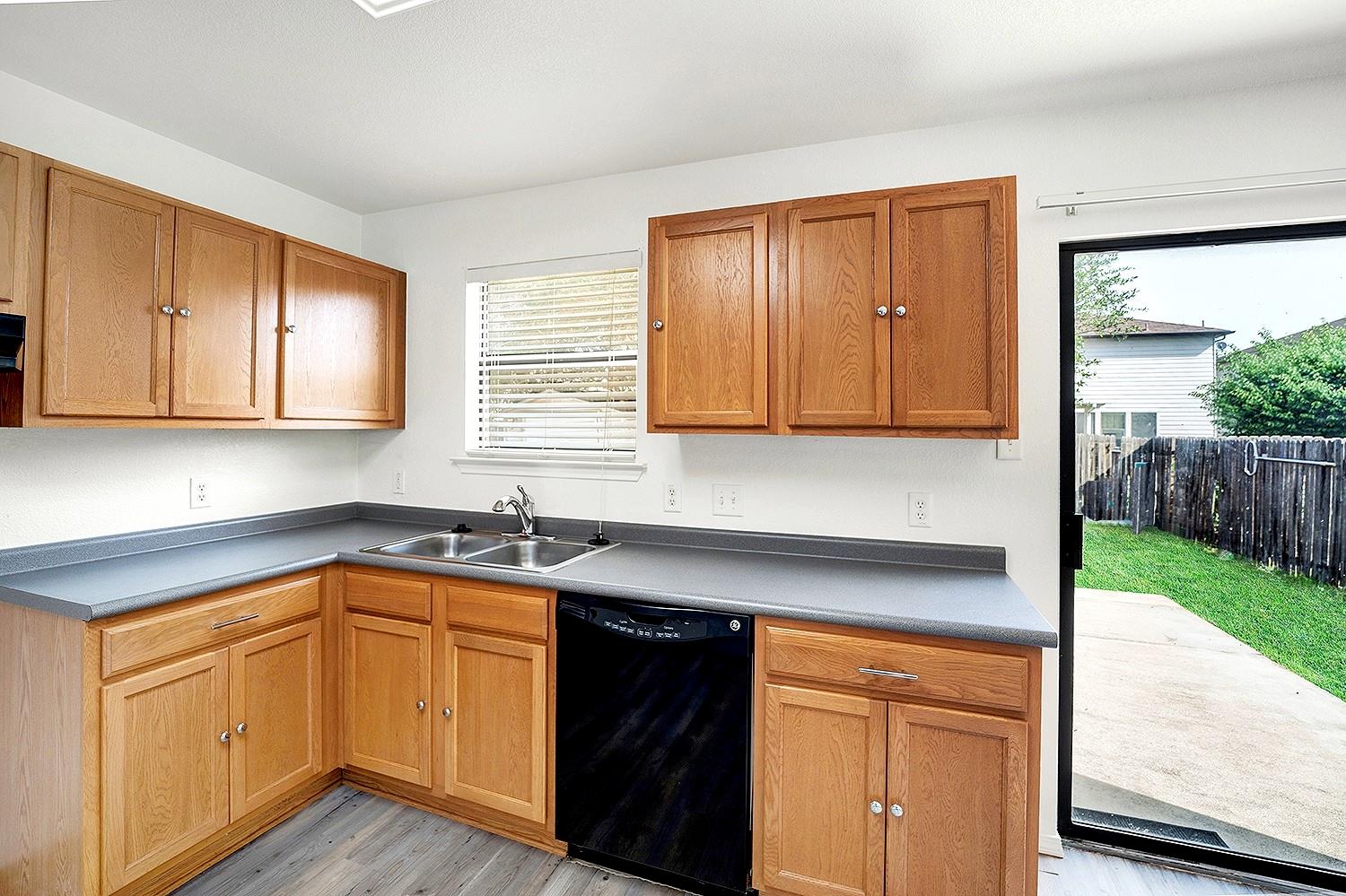 510 Glacier Point Trail Taylor TX 76574