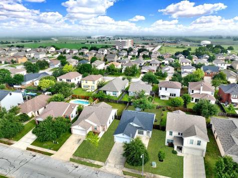 510 Glacier Point Trail Taylor TX 76574