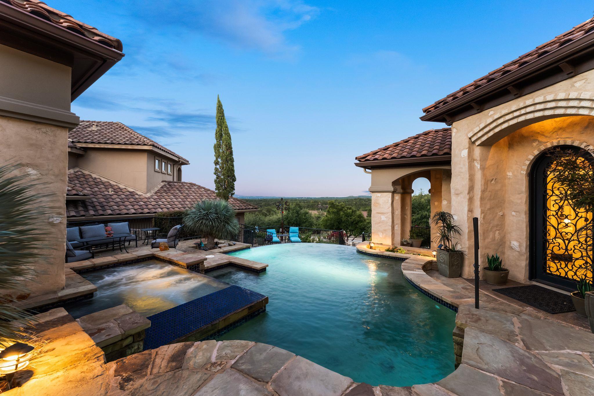 1901 Sea Eagle View Austin TX 78738