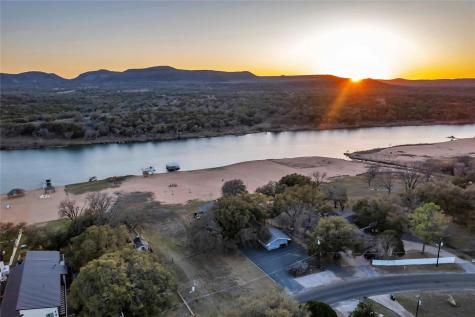 4306 River Oaks Drive Kingsland TX 78639