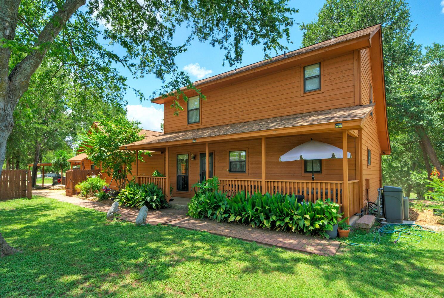 906 & 828 Water Street Webberville TX 78653