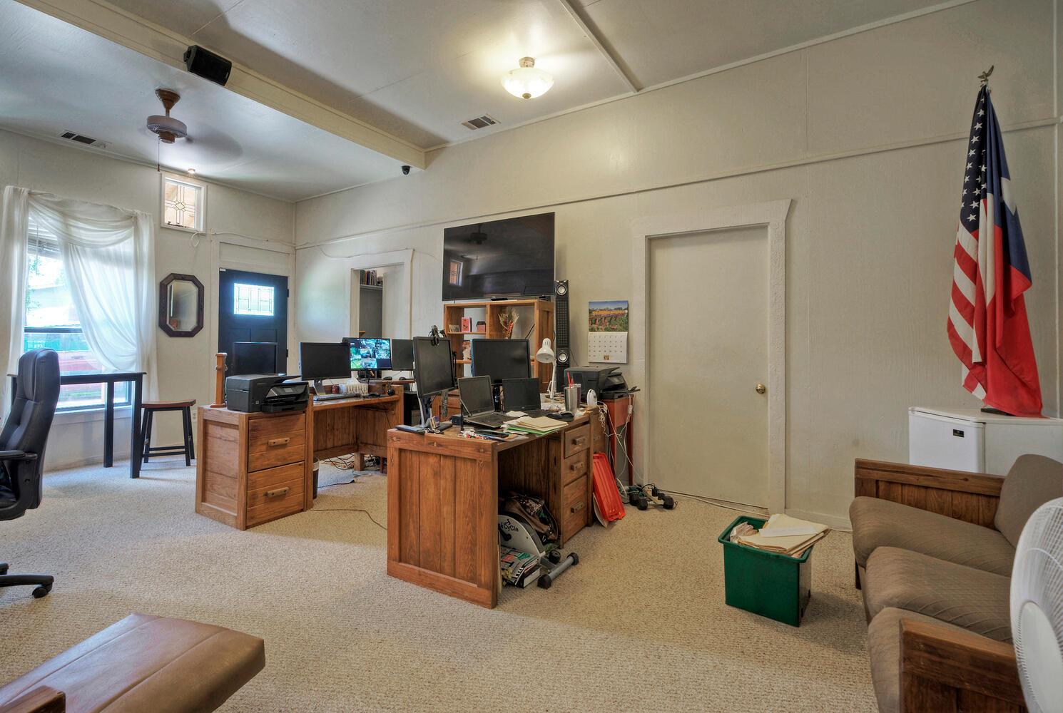 906 & 828 Water Street Webberville TX 78653