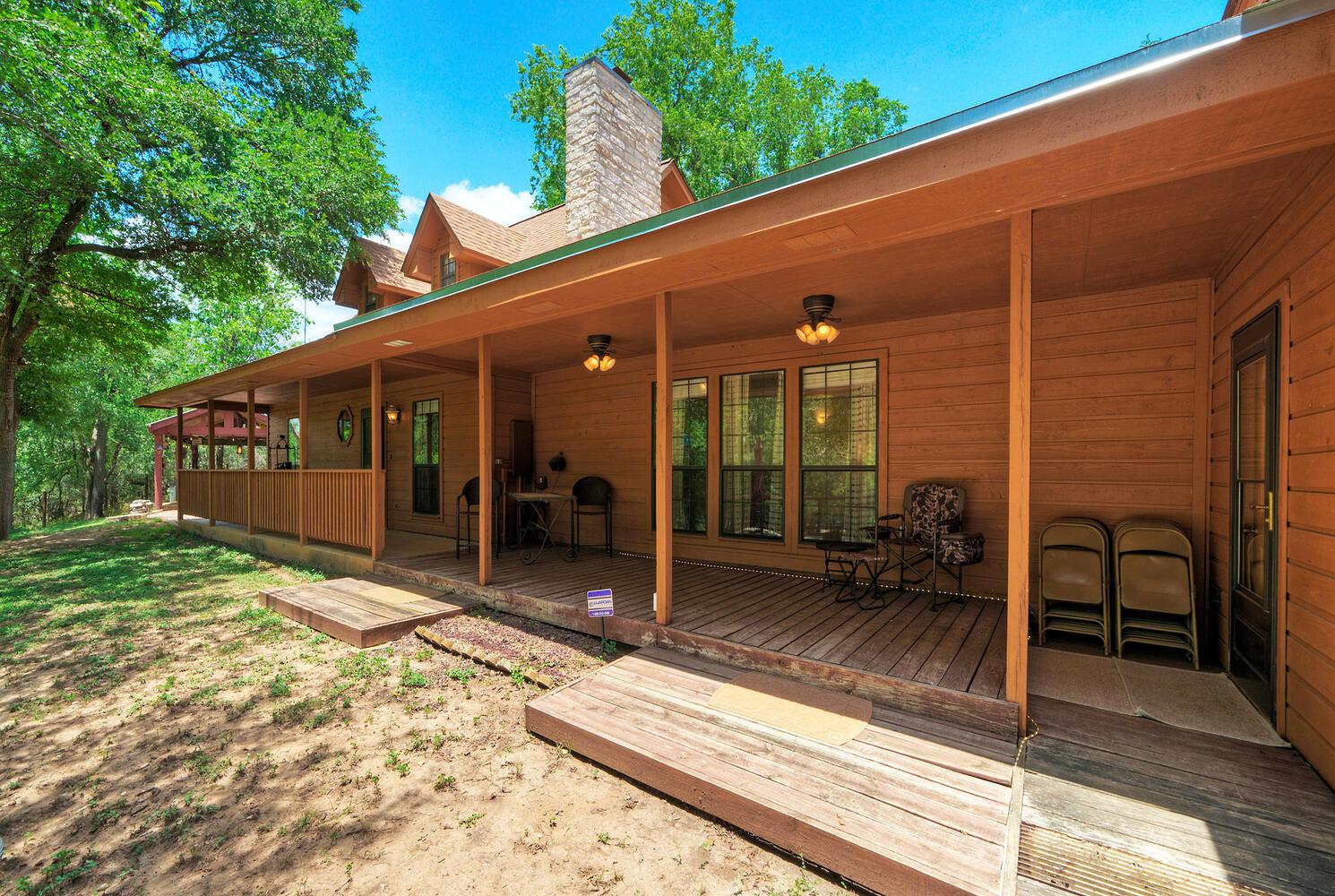 906 & 828 Water Street Webberville TX 78653