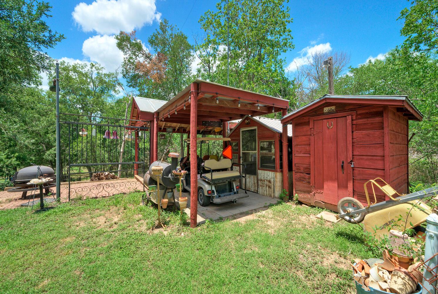 906 & 828 Water Street Webberville TX 78653