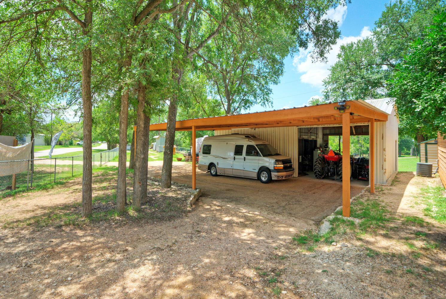 906 & 828 Water Street Webberville TX 78653