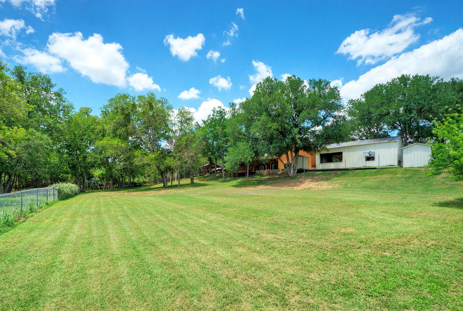 906 & 828 Water Street Webberville TX 78653