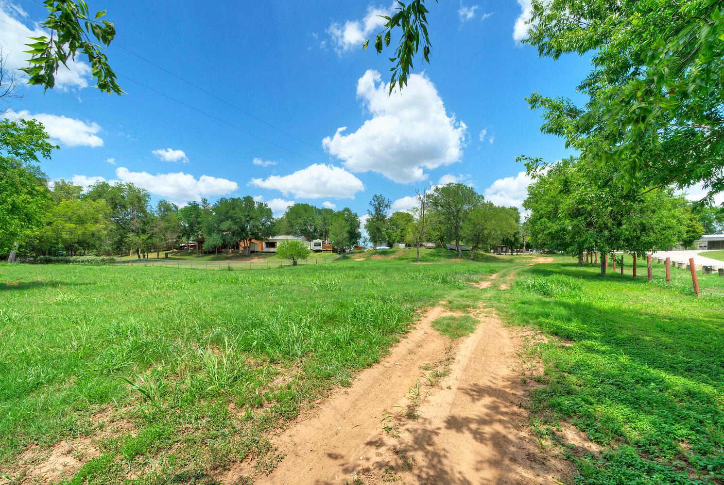906 & 828 Water Street Webberville TX 78653