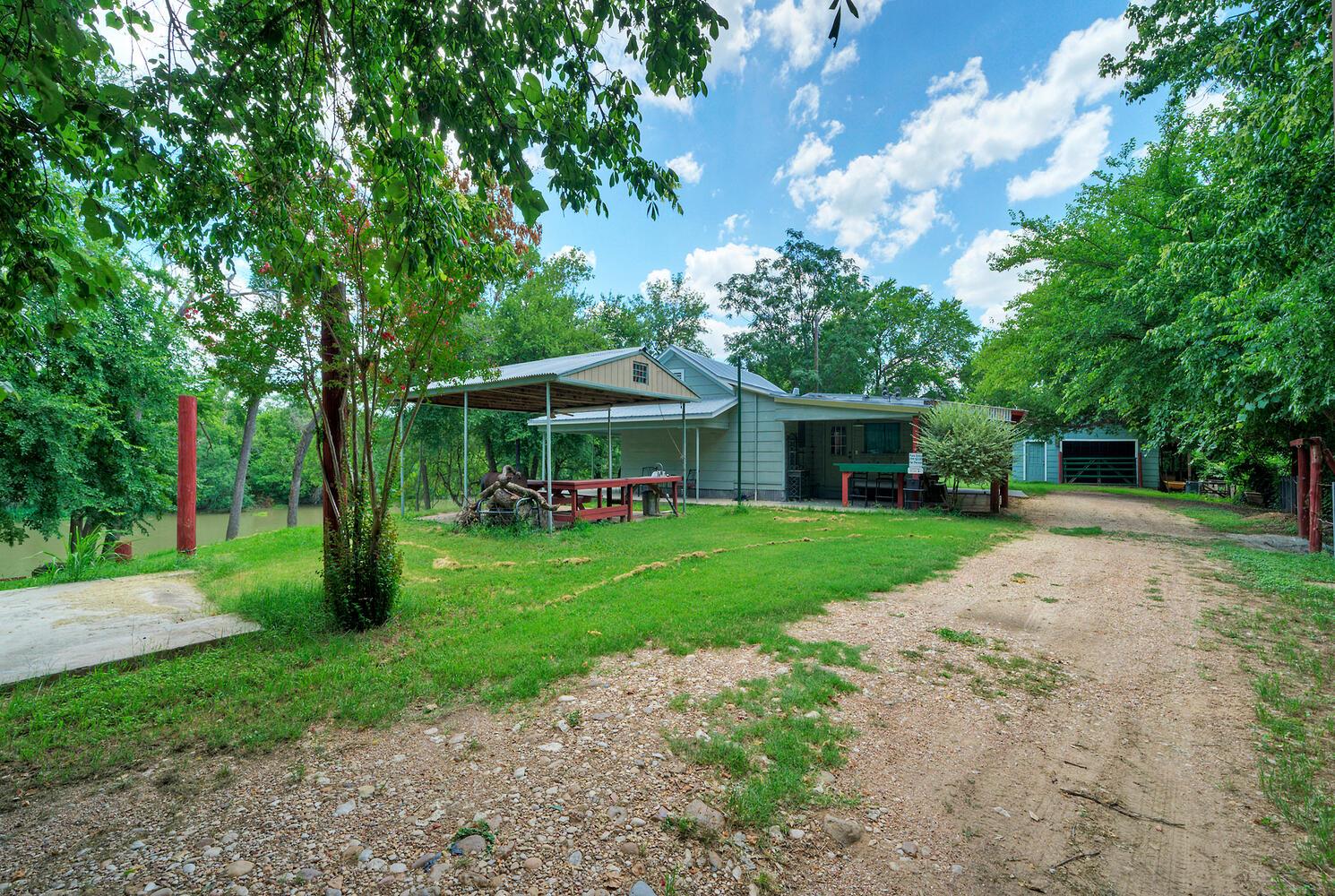 906 & 828 Water Street Webberville TX 78653