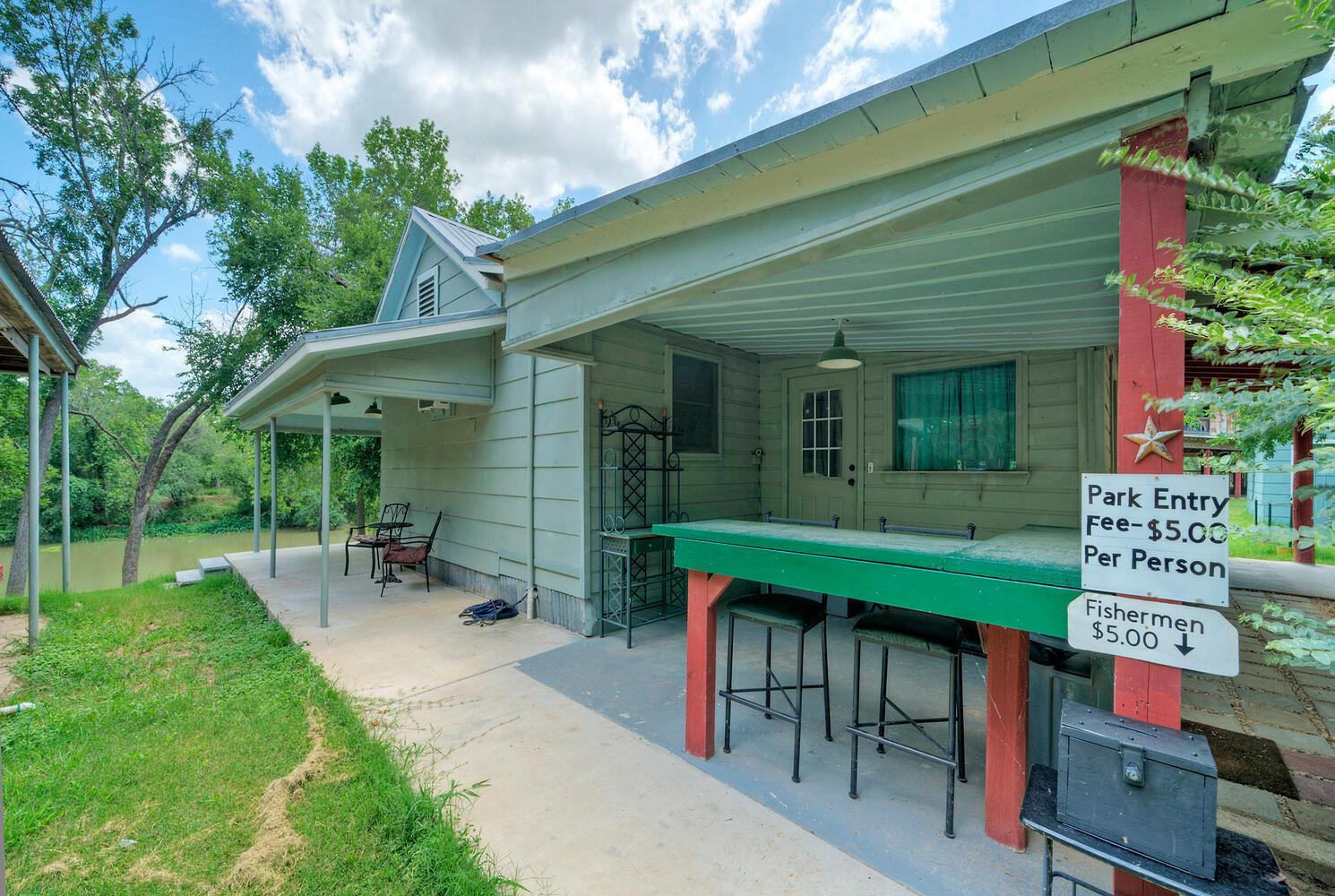 906 & 828 Water Street Webberville TX 78653