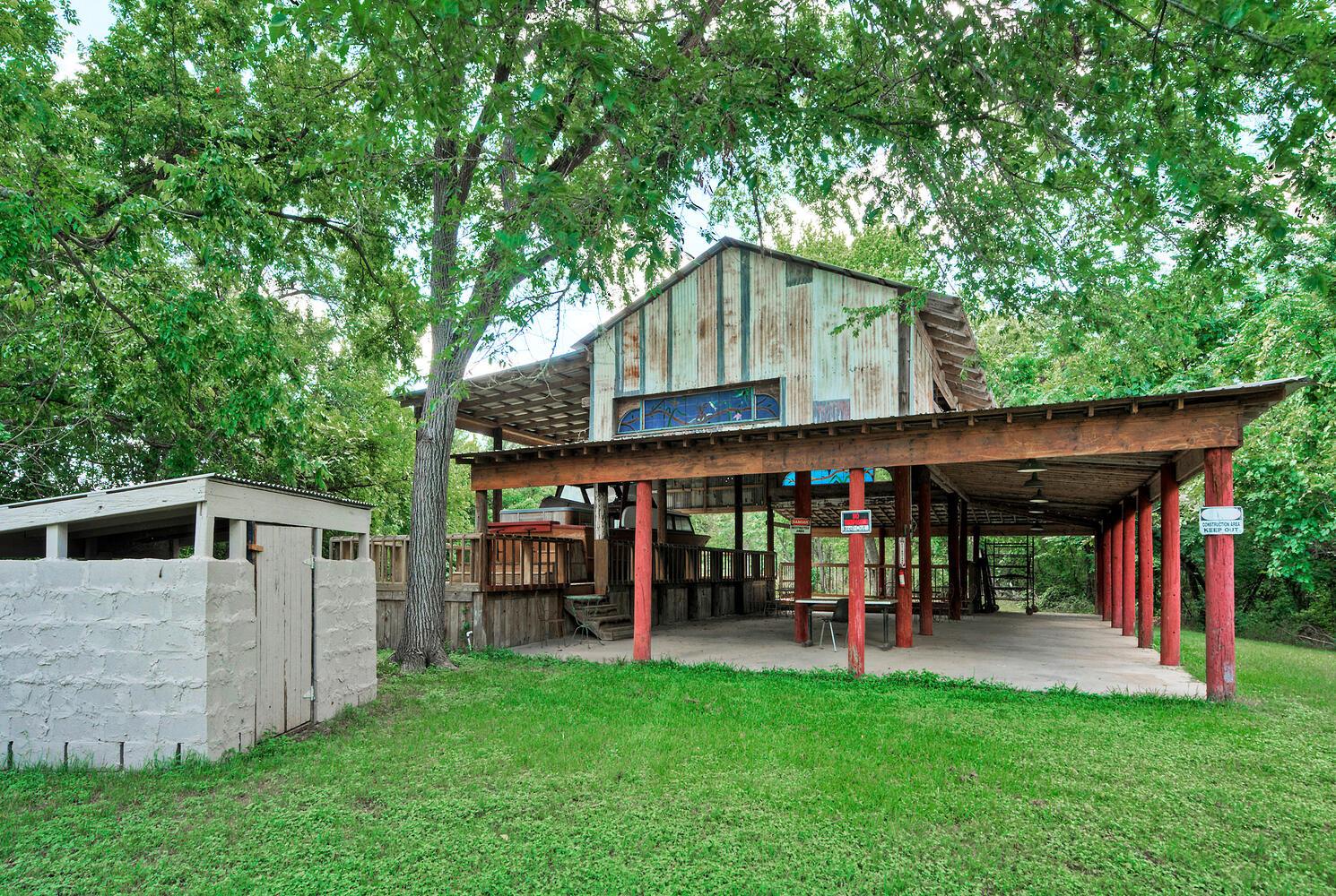 906 & 828 Water Street Webberville TX 78653