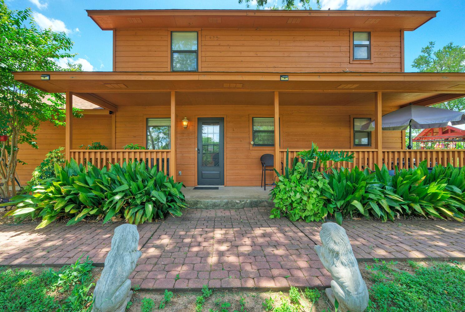 906 & 828 Water Street Webberville TX 78653