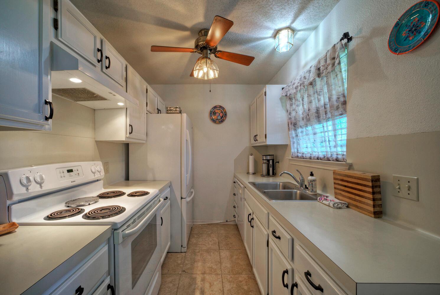 906 & 828 Water Street Webberville TX 78653