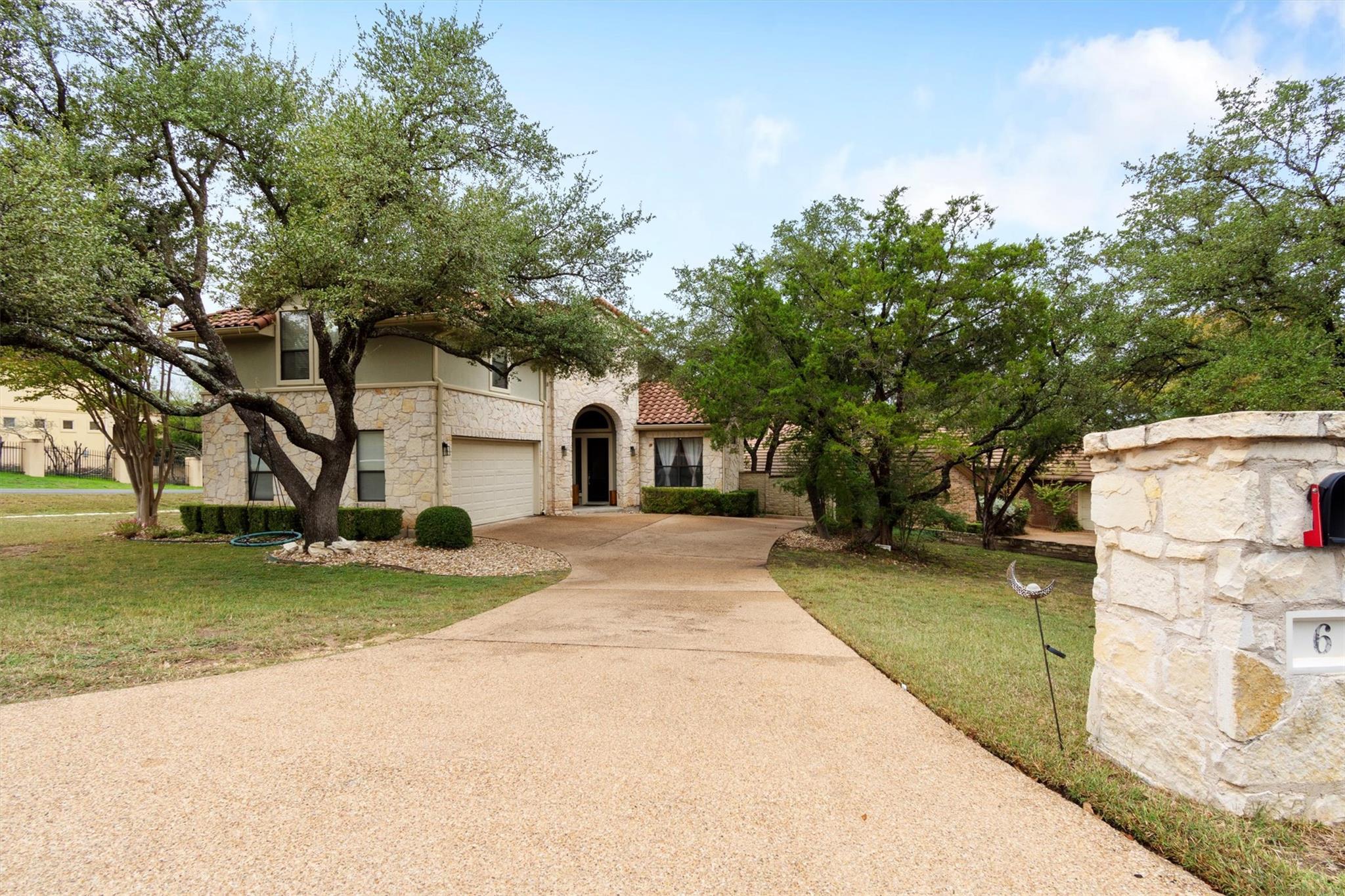 6 Monarch Oaks Lane The Hills TX 78738