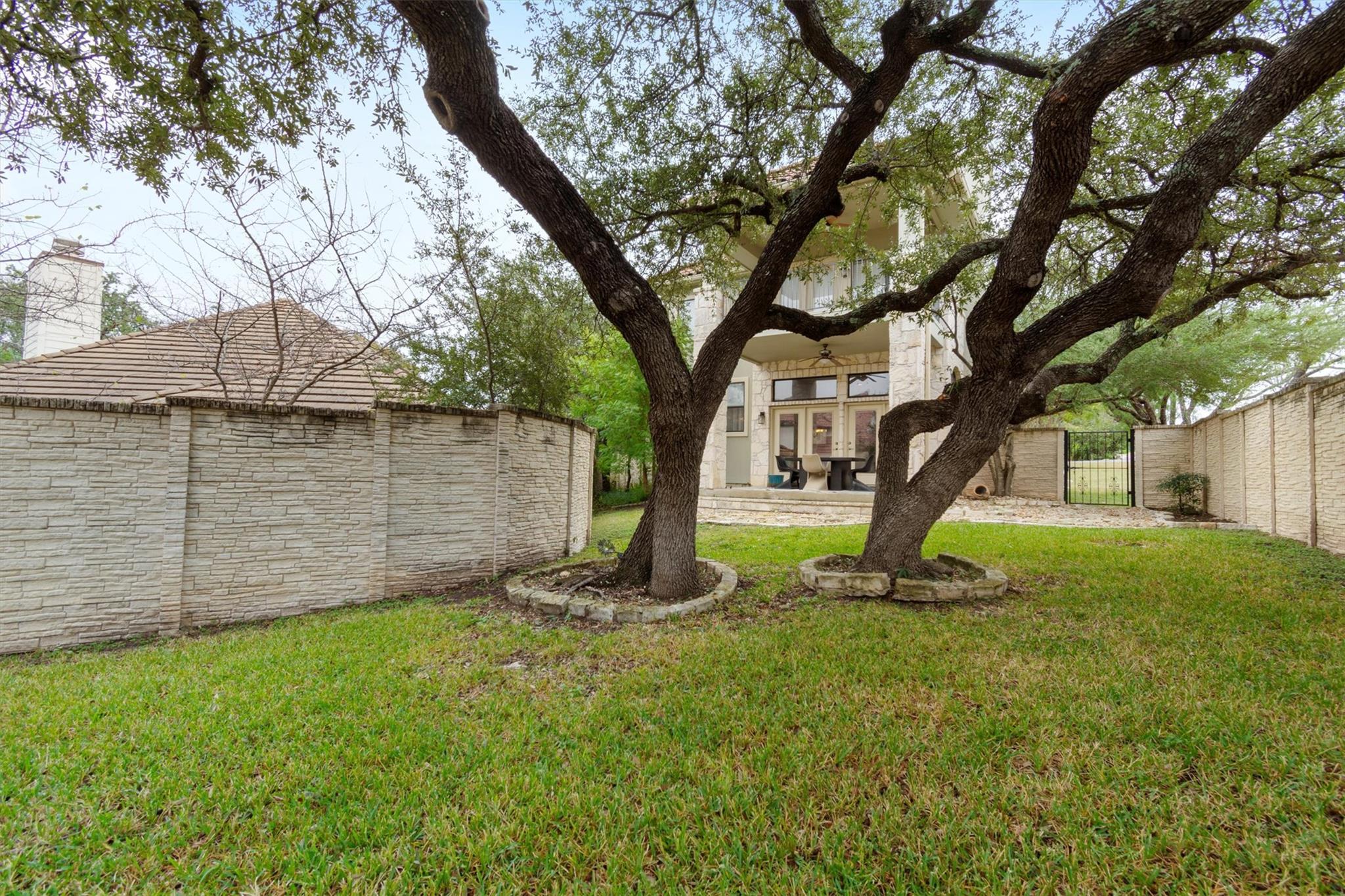 6 Monarch Oaks Lane The Hills TX 78738