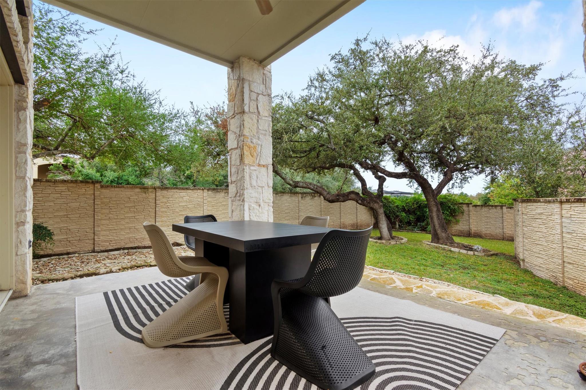 6 Monarch Oaks Lane The Hills TX 78738