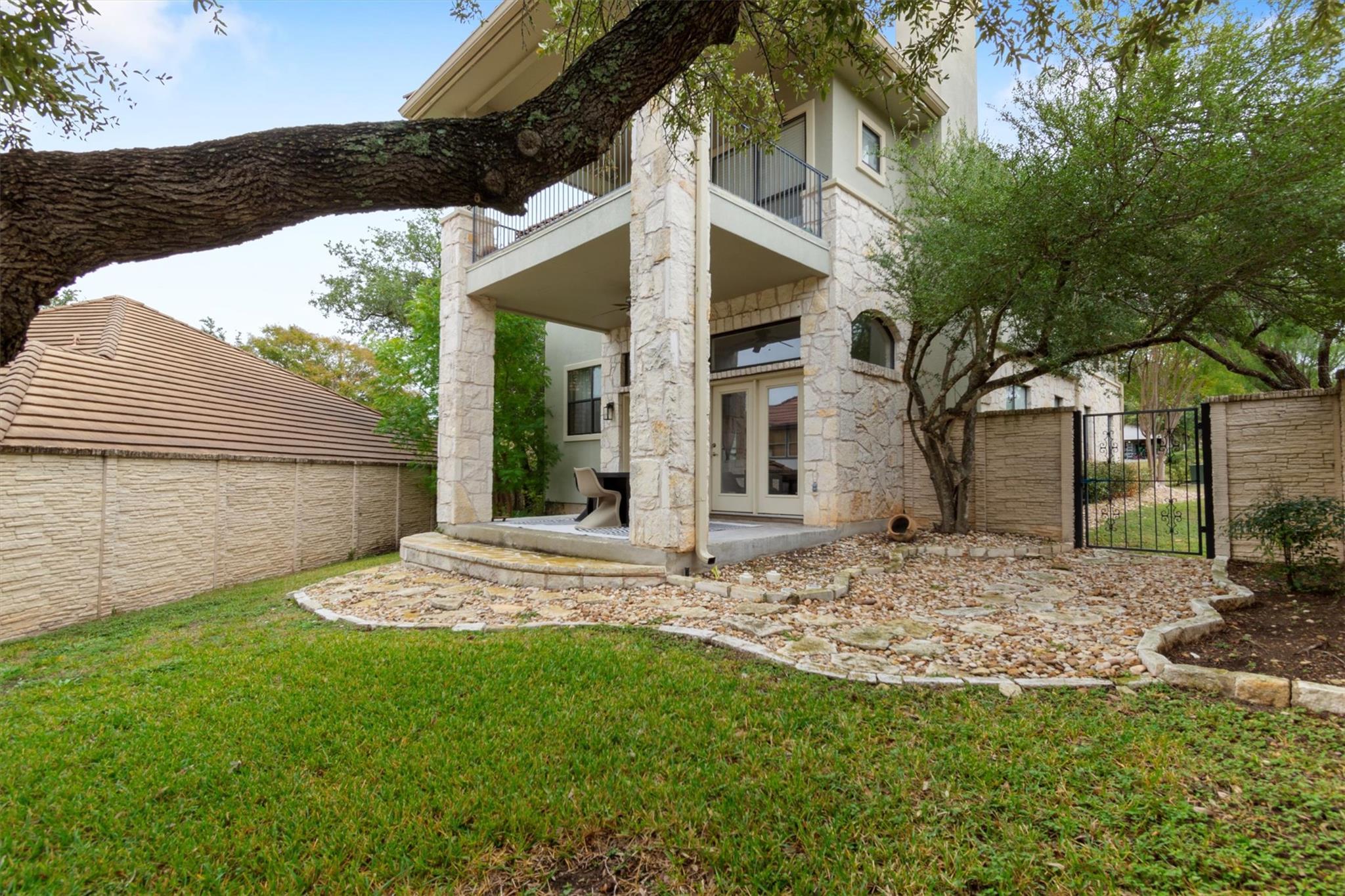6 Monarch Oaks Lane The Hills TX 78738