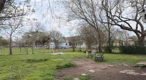 531 E Houston Street Giddings TX 78942