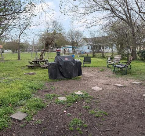 531 E Houston Street Giddings TX 78942