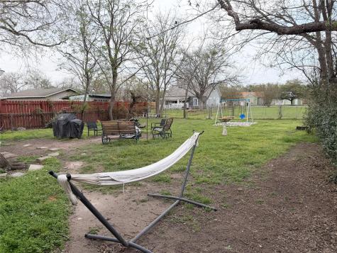 531 E Houston Street Giddings TX 78942