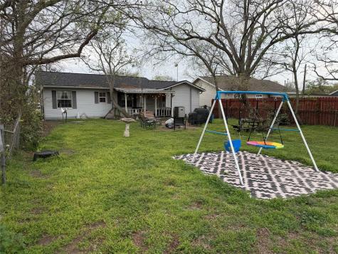 531 E Houston Street Giddings TX 78942