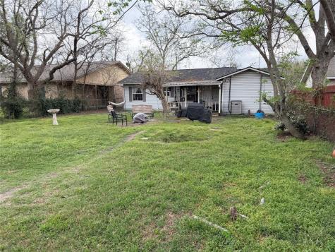 531 E Houston Street Giddings TX 78942
