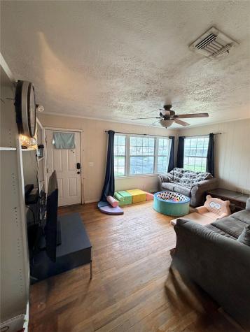 531 E Houston Street Giddings TX 78942