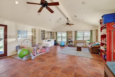 12 Creekwood Drive Schulenburg TX 78956