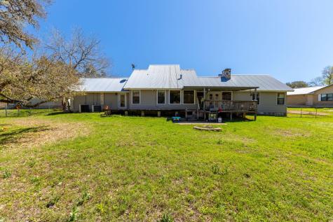 12 Creekwood Drive Schulenburg TX 78956