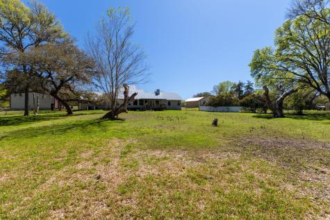 12 Creekwood Drive Schulenburg TX 78956