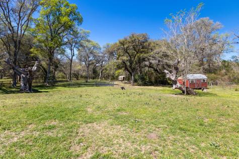 12 Creekwood Drive Schulenburg TX 78956