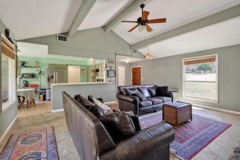 12 Creekwood Drive Schulenburg TX 78956