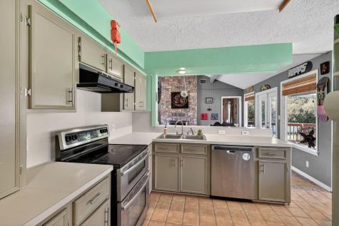 12 Creekwood Drive Schulenburg TX 78956