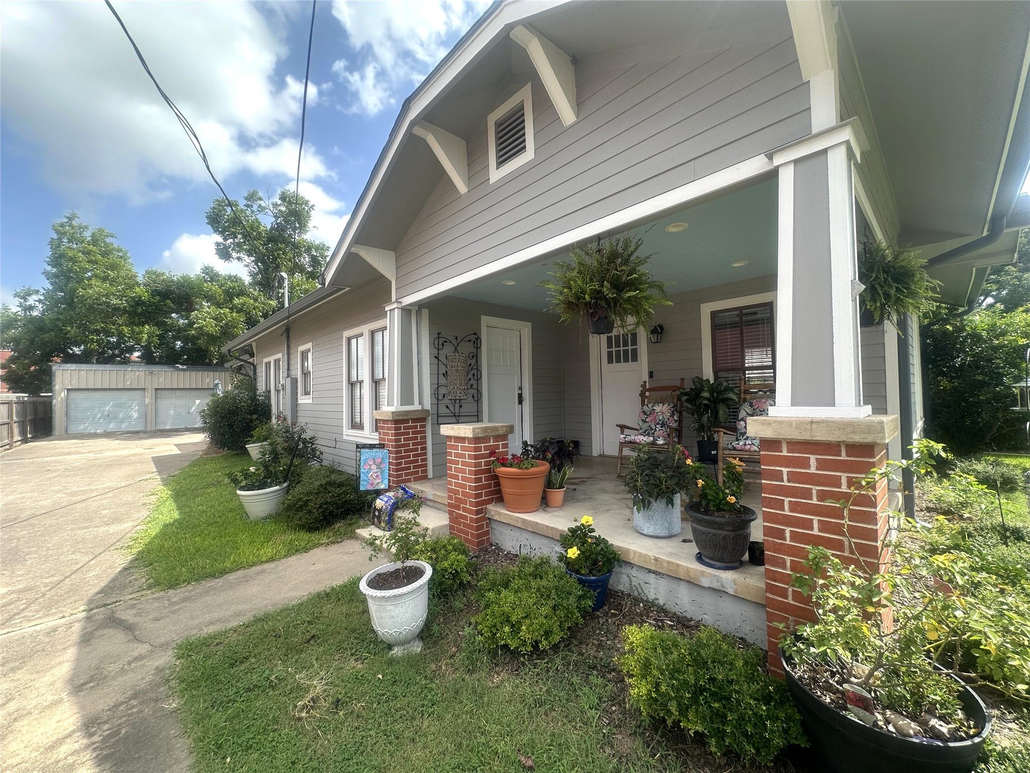 129 E Crockett Street La Grange TX 78945