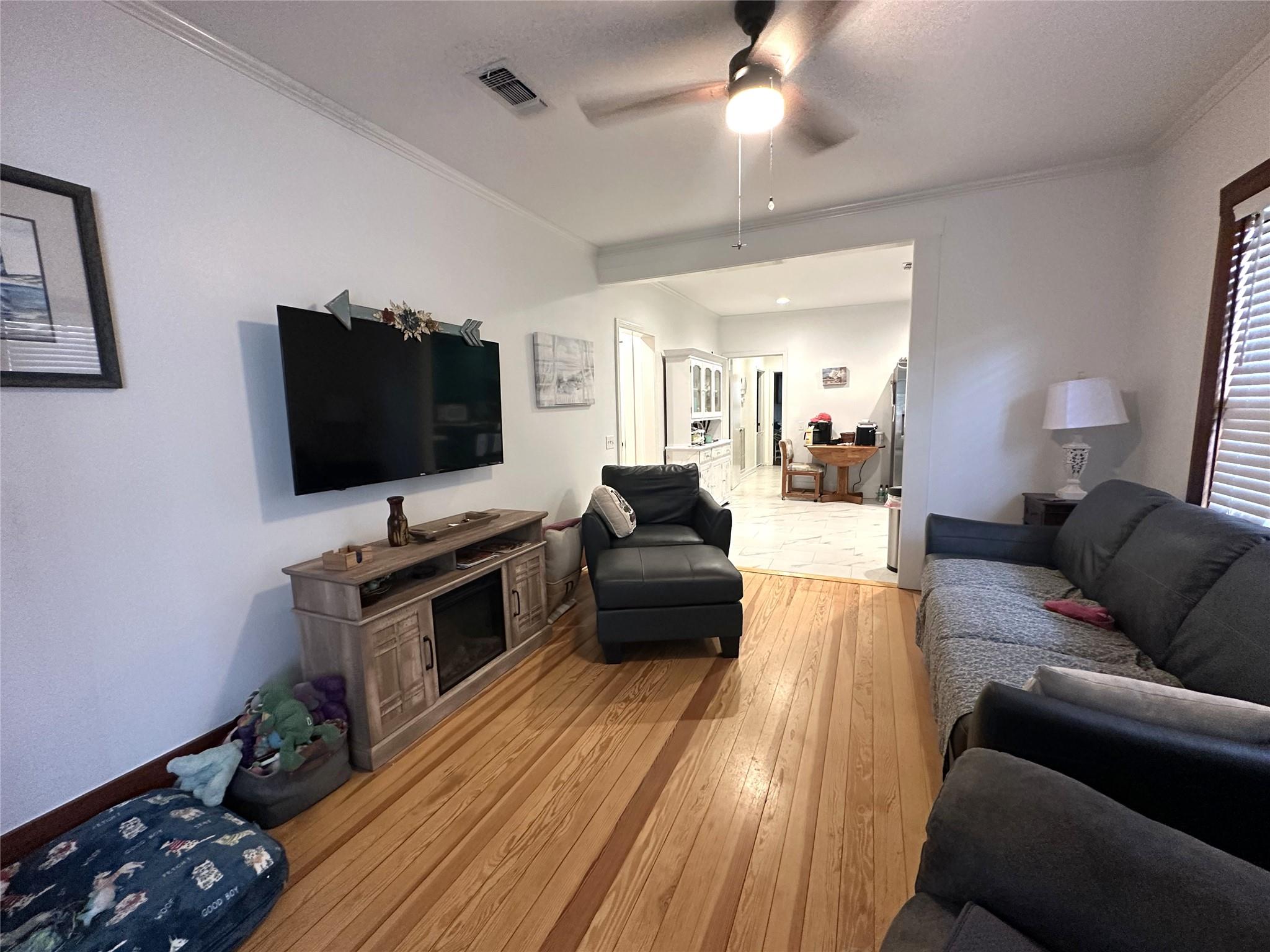129 E Crockett Street La Grange TX 78945